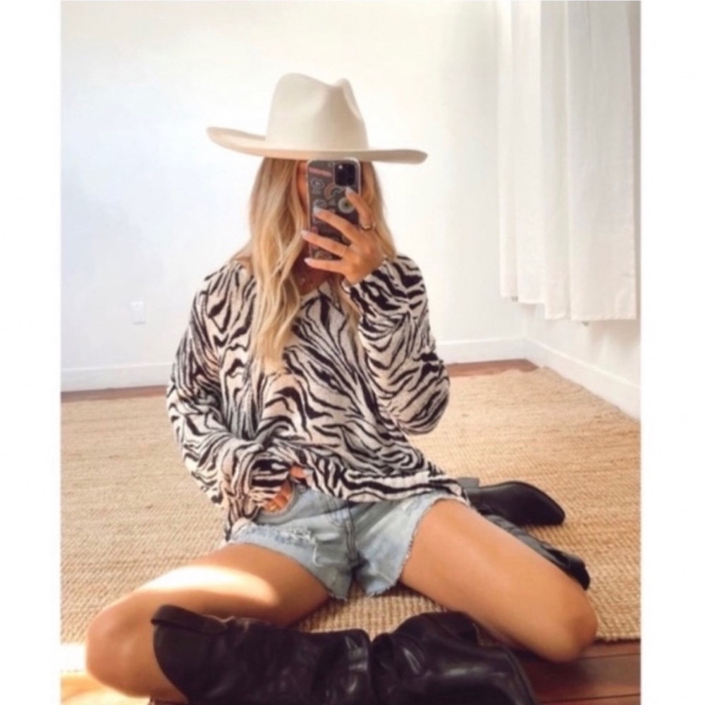 Show Me Your Mumu Zebra Hug‎ Me Pullover Sweater S $148